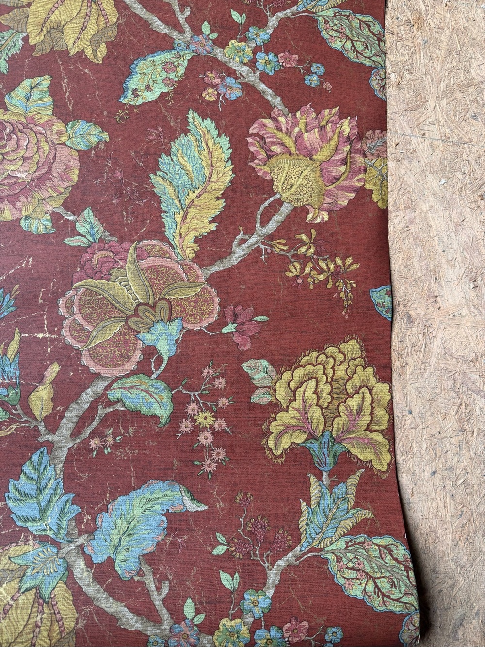 Wallquest Floral 6 Wallpaper Rolls in Deep Red and Gold all same run - Picture 6 of 13